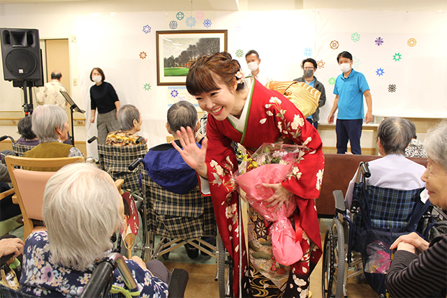 田川寿美さん!高齢者施設訪問 歌謡ショー