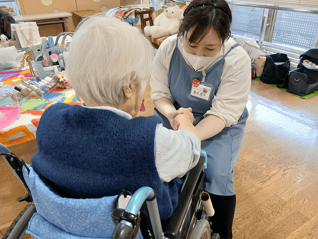 ～11月実施～　高齢者施設への美容レクリエーション