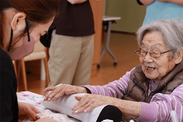 ～11月実施～　高齢者施設への美容レクリエーション