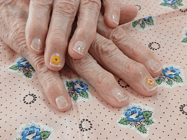 ～11月実施～　高齢者施設への美容レクリエーション