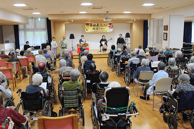 民謡歌手の原田直之さん!高齢者施設訪問 民謡・歌謡ショー