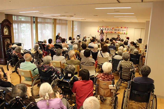 歌手の大島花子さん!高齢者施設訪問 歌謡ショー