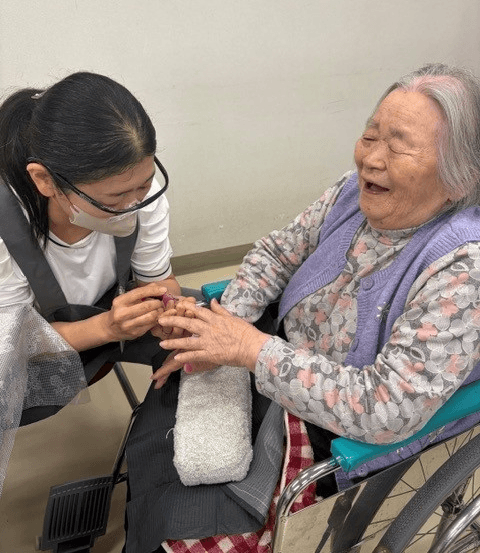 特別養護老人ホーム「春陽苑」~高齢者施設への美容レクリエーション~