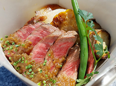 プライムリブ ステーキ丼