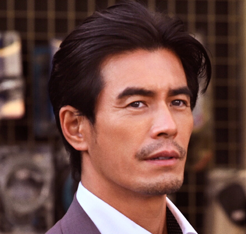 梅村芳三郎………伊藤英明