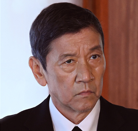 大野宇市………奥田瑛二