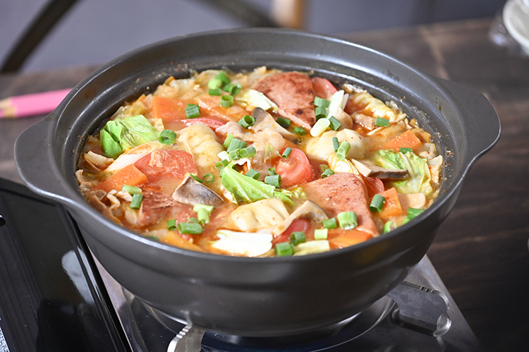 「シノメシ」その5&6…皮から作る茄子入り餃子、スパム入りキムチ鍋