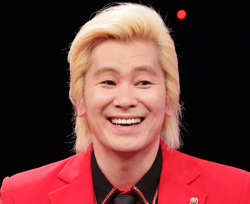 カズレーザー(メイプル超合金)