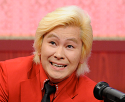 カズレーザー（メイプル超合金）