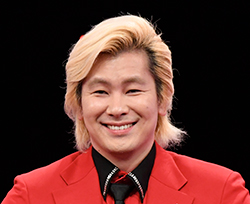 カズレーザー（メイプル超合金）