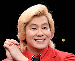 カズレーザー（メイプル超合金）