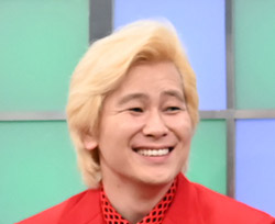 リーダー　カズレーザー（メイプル超合金）