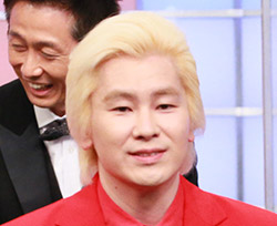 カズレーザー（メイプル超合金）