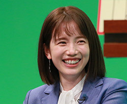 弘中綾香アナ