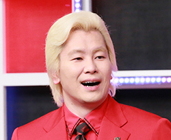 カズレーザー（メイプル超合金）