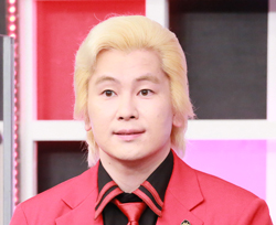 カズレーザー(メイプル超合金)