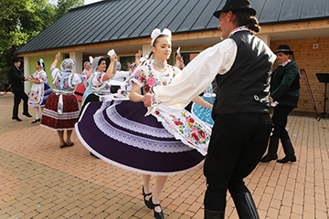 カロタセグ　民族衣装　プリーツスカート　ハンガリー　ルーマニア　フォークダンス カロタセグ 民族衣装 プリーツスカート ハンガリー ルーマニア