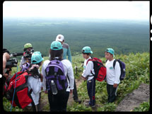 子供たち登山中