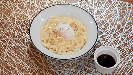 ハコネーゼでつくる！カルボナーラ釜玉うどん