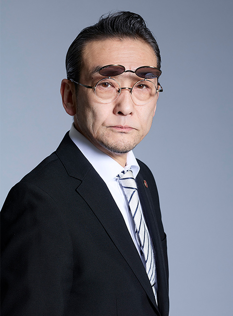 青柳靖 役　吹越満さん