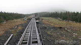 山頂へと続く線路