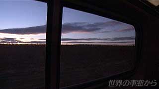 黄昏時の車窓