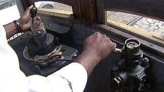 4$B7n(B2$BF|$N<L??(B