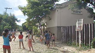 $B1X$NA0$G%5%C%+!<$r$9$k;R6!$?$A(B