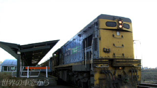 $B%/%i%$%9%H%A%c!<%A1X$r=PH/$9$k%H%i%s%D!&%3!<%9%?%k(B