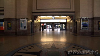 $B%H%i%s%D!&%a%H%m$NDL6P5R(B