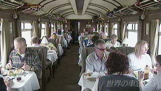 ランチタイムの車内