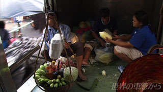 $BNs<V$N2YJ*CV$->l$G$*J[Ev$r=`Hw$9$k?M$?$A(B