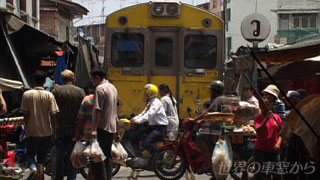 $B1XIU6a$N;T>l$NCf$rDL$kNs<V(B