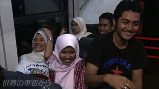 $BLk9TNs<V$G%P%?%o!<%9$K8~$+$&4Q8w5R$?$A(B