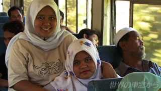 $B%H%%%s%Q%C$K8~$+$&>h5R$?$A(B