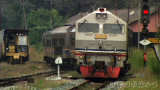 $B%7%s%,%]!<%k$X8~$+$&Ns<V(B