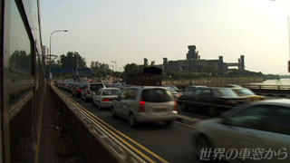 $B%7%s%,%]!<%k$XEO$k%3!<%:!&%&%'%$$K$F(B